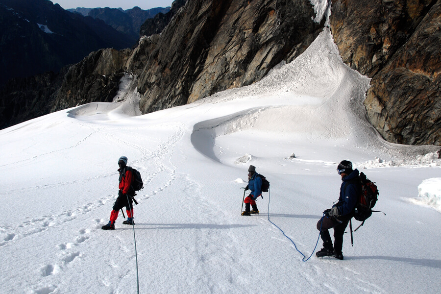 climbing-rwenzori-snow-peaks-zander-tours